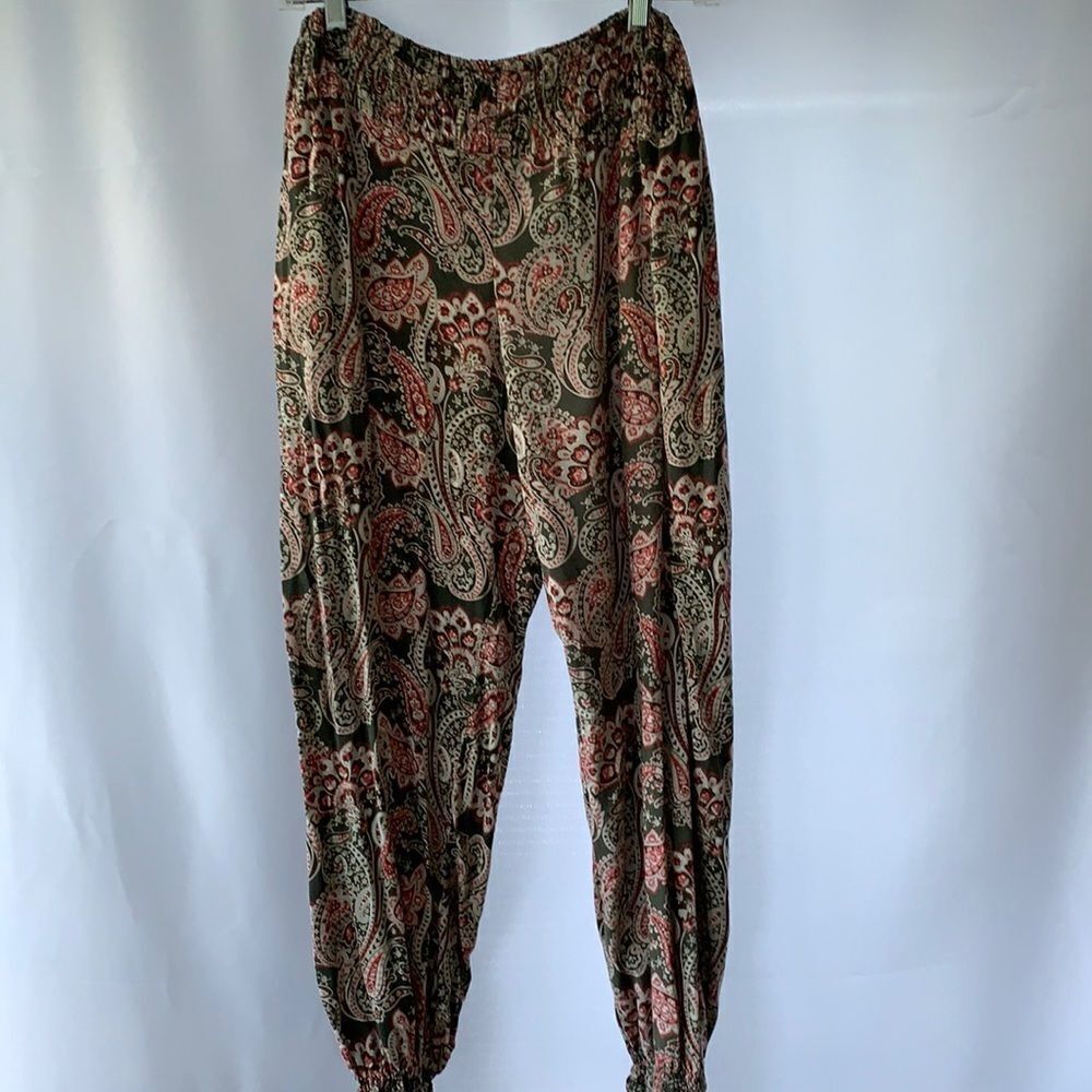 One 5 One size large lounge pants with elastic waist and legs
